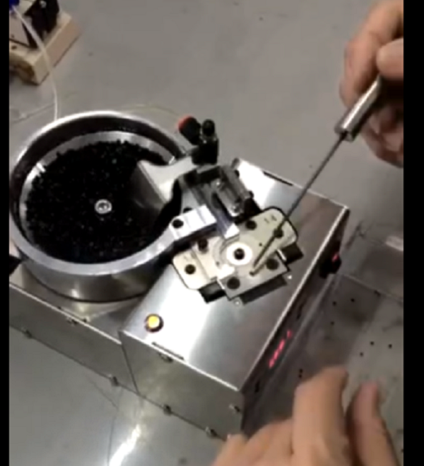 Test of vibrating disc feeder